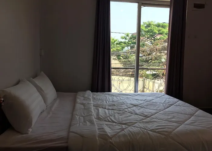 Hotel Violet And Restro 2*
